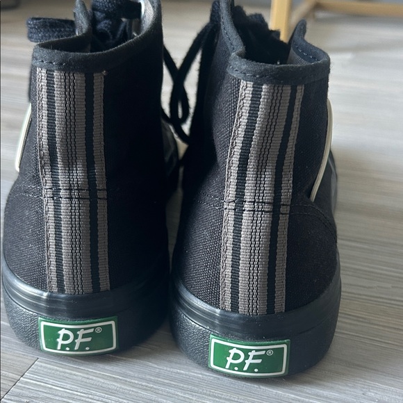 P.F. Flyers - Picture 4 of 11